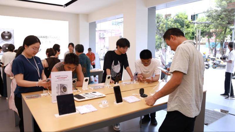 江西 電子產(chǎn)品銷售火熱，“后高考經(jīng)濟(jì)”持續(xù)升溫